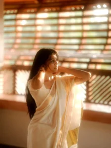 Ananthika Sanilkumar Radiates Grace in Elegant White Saree Photos (4)