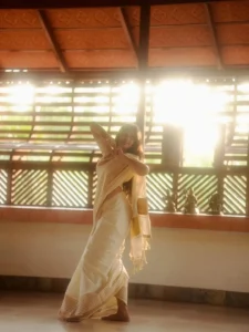 Ananthika Sanilkumar Radiates Grace in Elegant White Saree Photos (5)