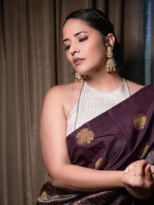 Anasuya Bharadwaj Stuns in Elegant Maroon Silk Saree – Latest HD Photos (14)