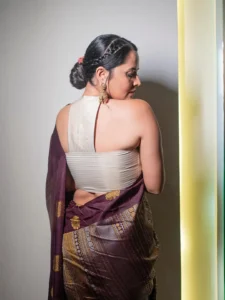Anasuya Bharadwaj Stuns in Elegant Maroon Silk Saree – Latest HD Photos (16)