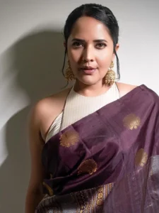 Anasuya Bharadwaj Stuns in Elegant Maroon Silk Saree – Latest HD Photos (5)