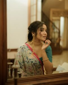 Anikha Surendran Looks Graceful in Floral Saree and Teal Blouse Photos (10)
