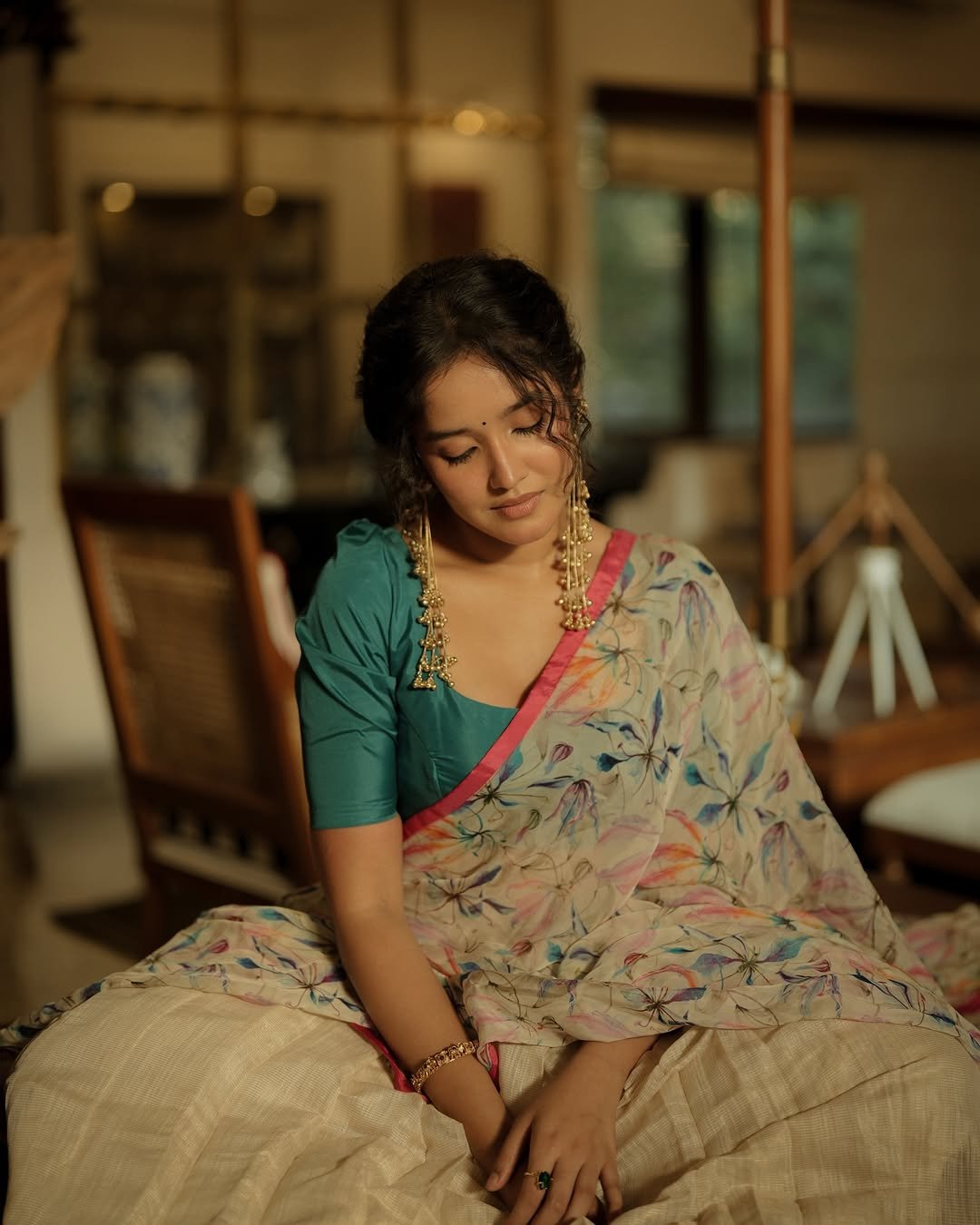 Anikha Surendran Looks Graceful in Floral Saree and Teal Blouse Photos (4)