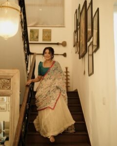 Anikha Surendran Looks Graceful in Floral Saree and Teal Blouse Photos (6)