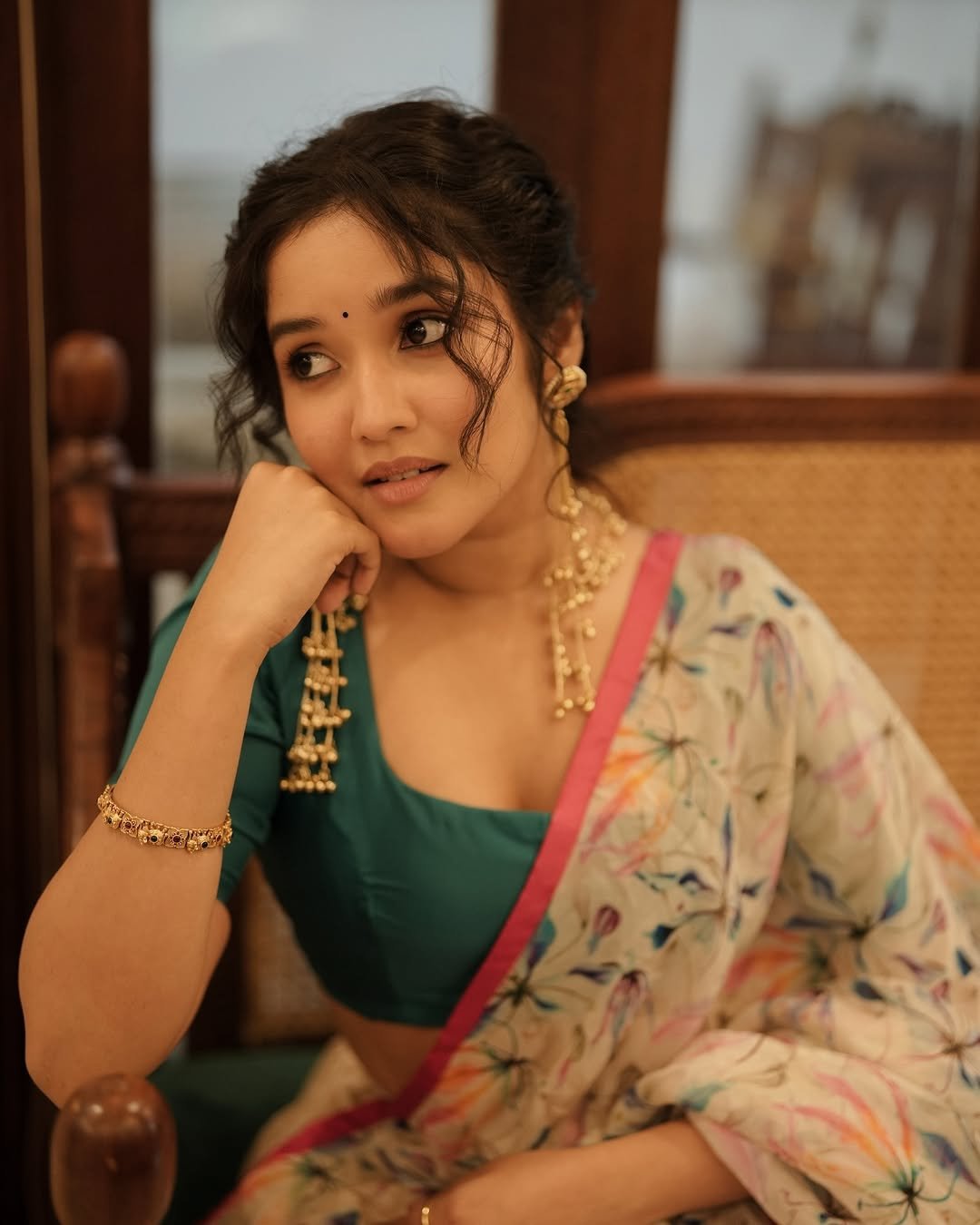 Anikha Surendran Looks Graceful in Floral Saree and Teal Blouse Photos (7)