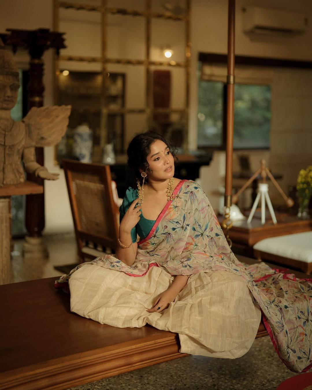 Anikha Surendran Looks Graceful in Floral Saree and Teal Blouse Photos (8)