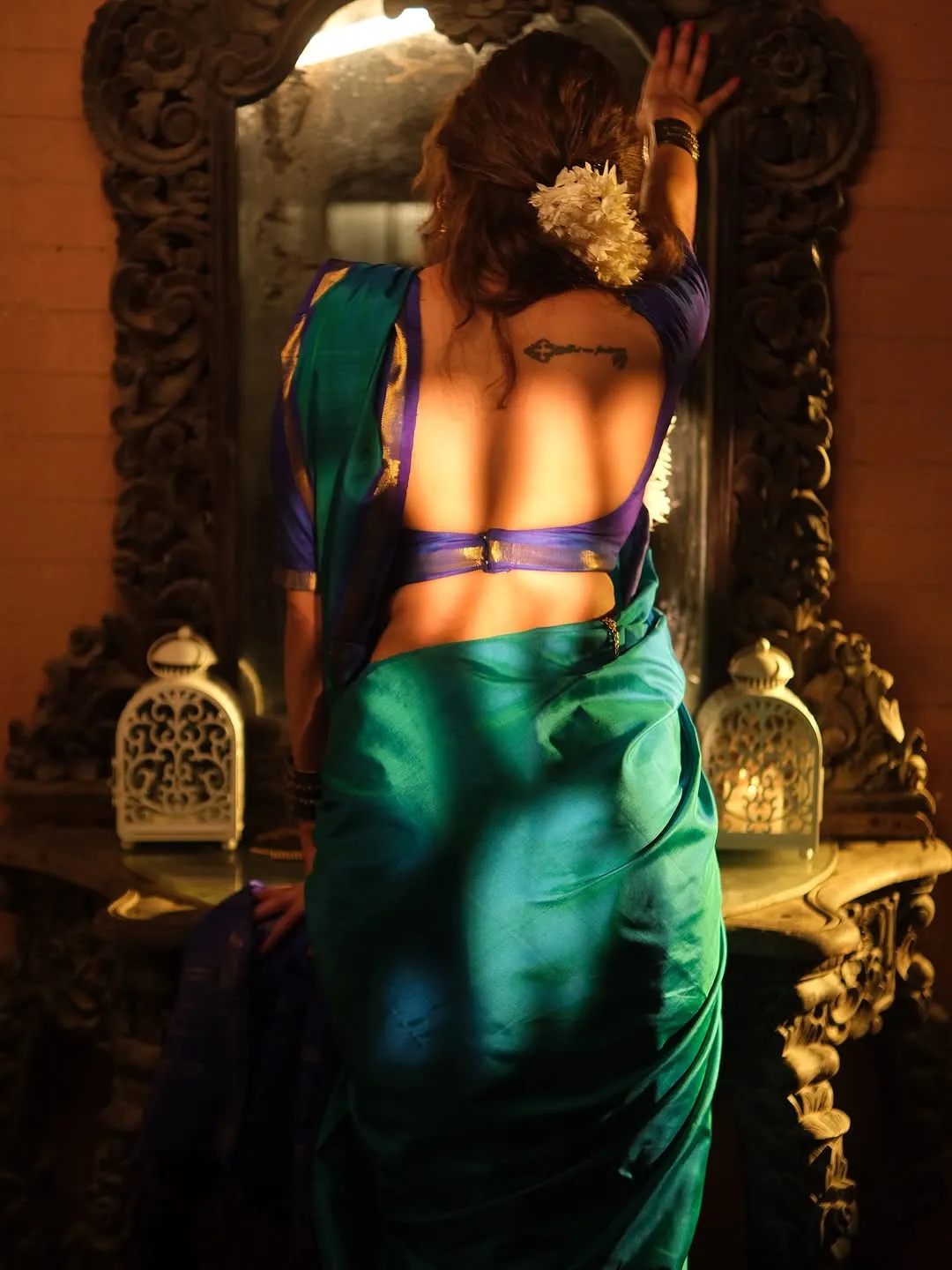 Anveshi Jain Mesmerizes in Elegant Blue Saree – Latest HD Photos (12)