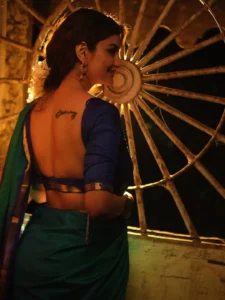 Anveshi Jain Mesmerizes in Elegant Blue Saree – Latest HD Photos (2)