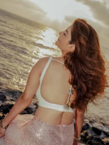 Anveshi Jain Turns Heads in Glamorous White Crop Top and Shimmer Skirt Photos (7)
