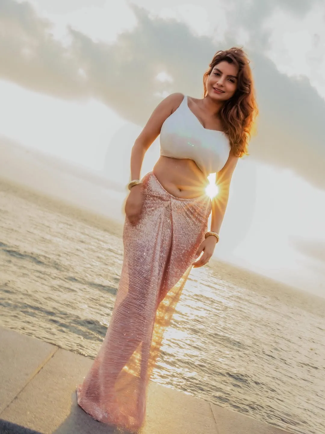 Anveshi Jain Turns Heads in Glamorous White Crop Top and Shimmer Skirt Photos (9)
