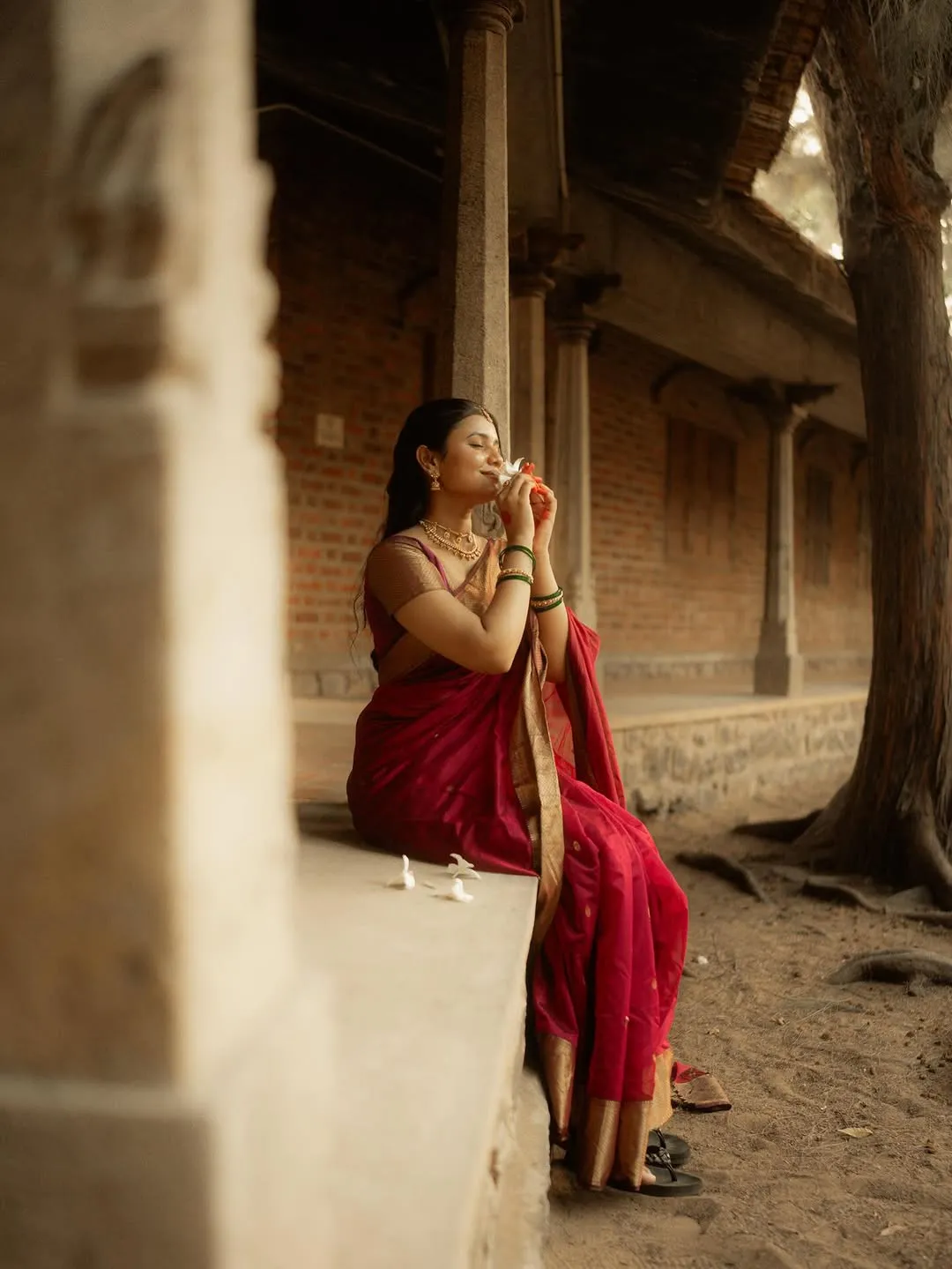 Arul Jyothi Looks Graceful in Traditional Red Silk Saree Photos (10)