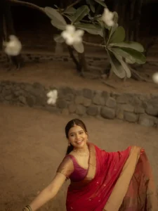 Arul Jyothi Looks Graceful in Traditional Red Silk Saree Photos (11)