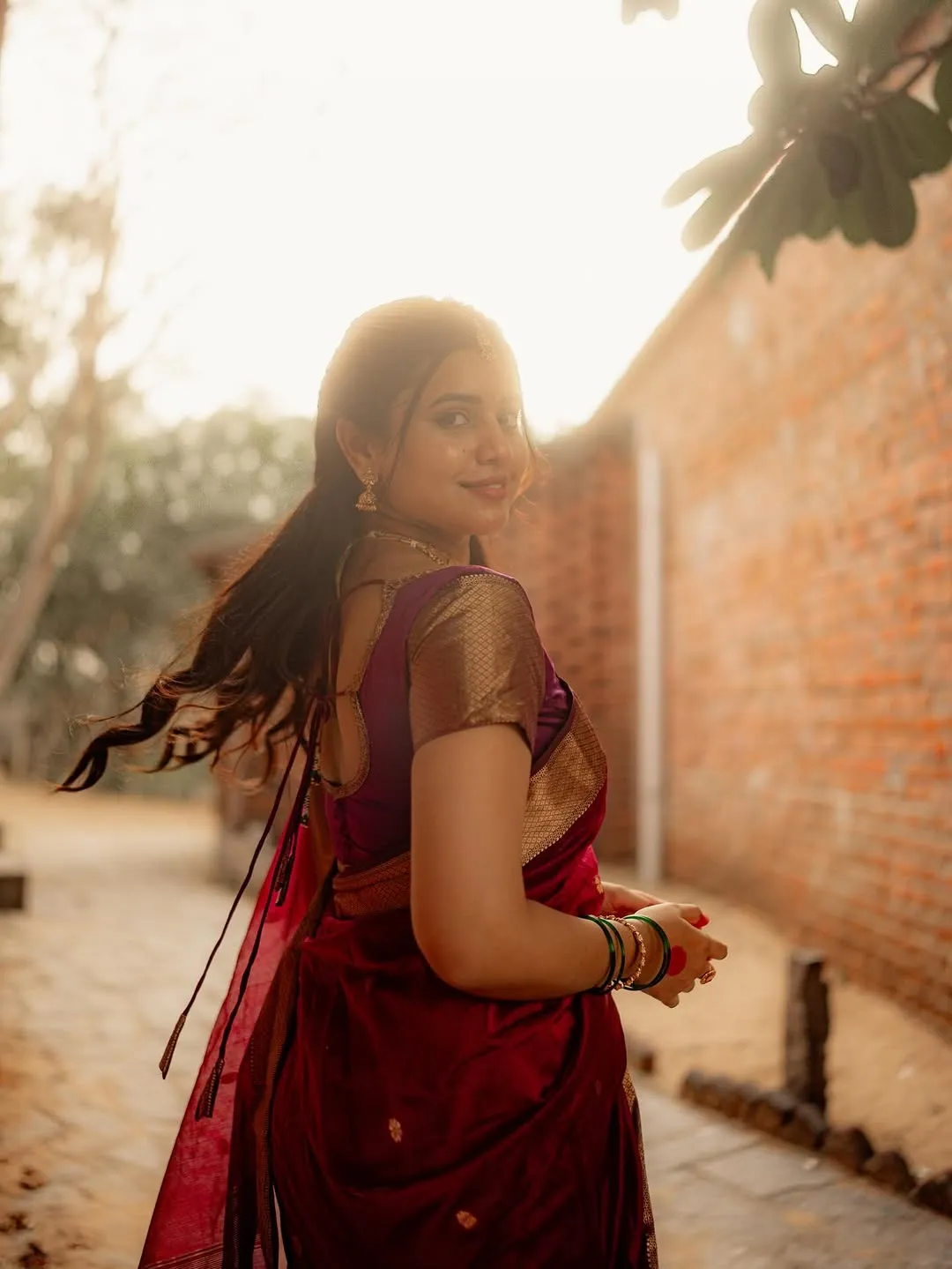 Arul Jyothi Looks Graceful in Traditional Red Silk Saree Photos (12)