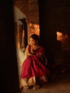 Arul Jyothi Looks Graceful in Traditional Red Silk Saree Photos (14)
