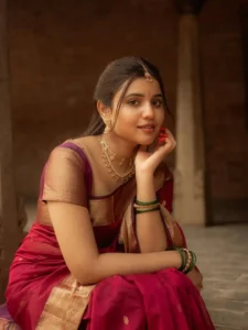 Arul Jyothi Looks Graceful in Traditional Red Silk Saree Photos (7)