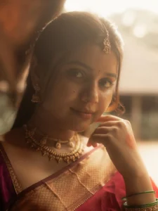 Arul Jyothi Looks Graceful in Traditional Red Silk Saree Photos (8)