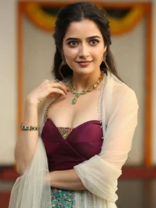 Ashika Ranganath Stuns in Elegant Traditional Outfit – Latest HD Photos (1)