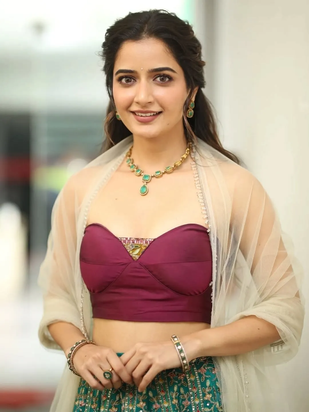 Ashika Ranganath Stuns in Elegant Traditional Outfit – Latest HD Photos (2)