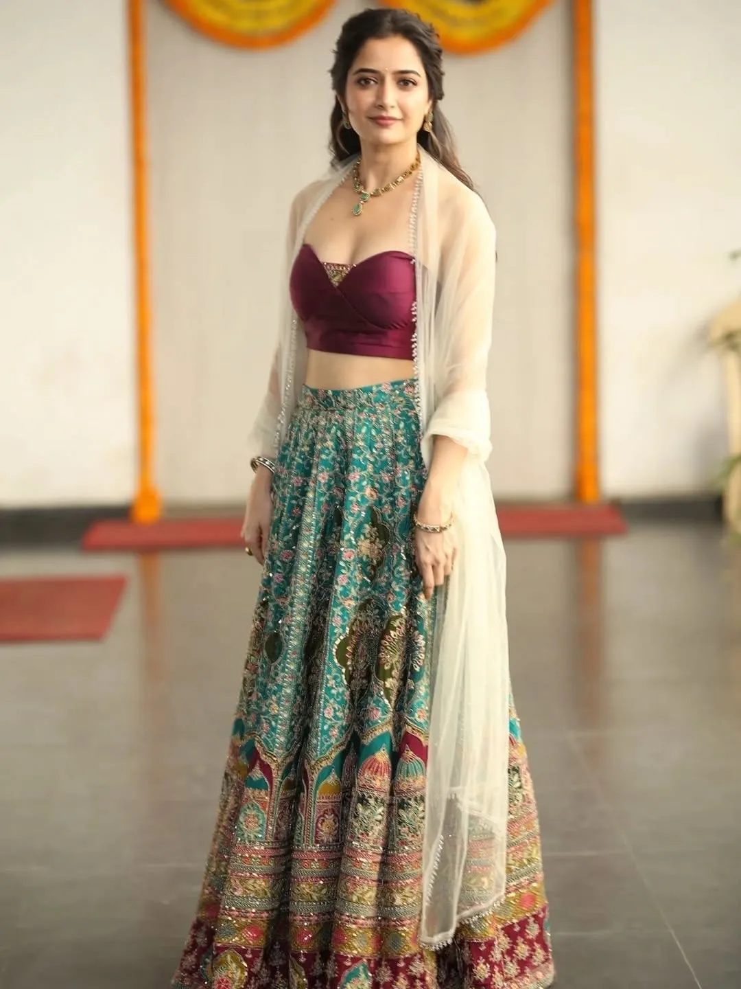 Ashika Ranganath Stuns in Elegant Traditional Outfit – Latest HD Photos (8)
