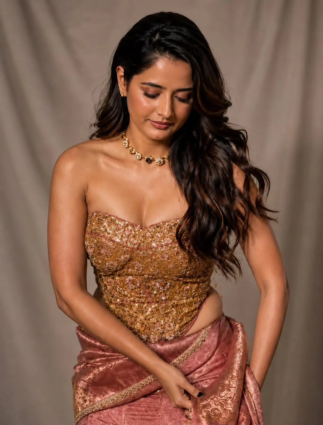 Ashika Ranganath Stuns in Pink Designer Lehenga at SIIMA Awards 2026 (1)