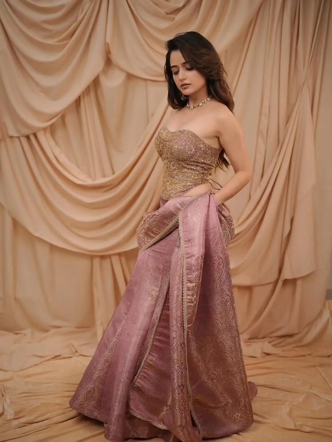 Ashika Ranganath Stuns in Pink Designer Lehenga at SIIMA Awards 2026 (19)