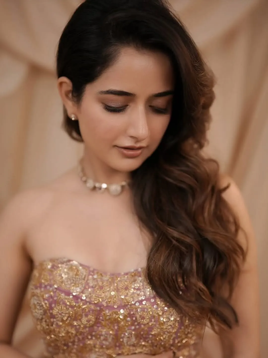 Ashika Ranganath Stuns in Pink Designer Lehenga at SIIMA Awards 2026 (24)