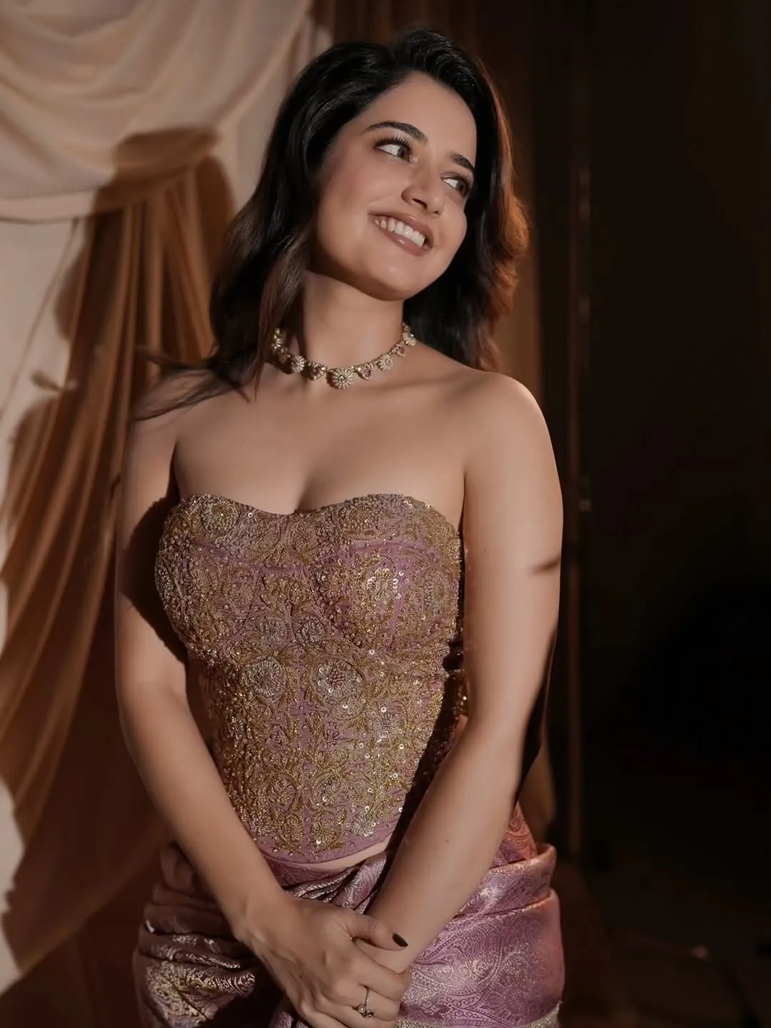 Ashika Ranganath Stuns in Pink Designer Lehenga at SIIMA Awards 2026 (27)