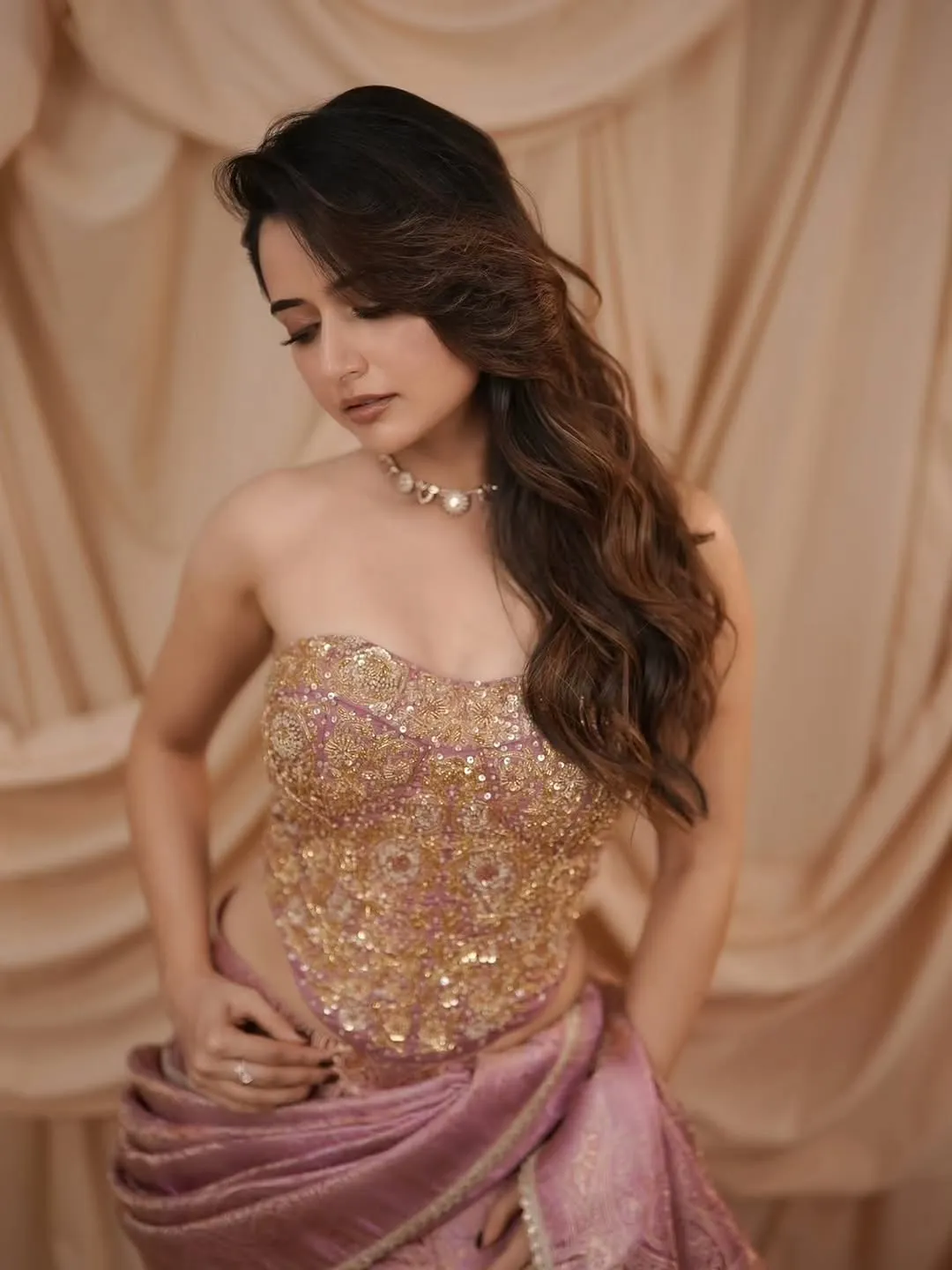 Ashika Ranganath Stuns in Pink Designer Lehenga at SIIMA Awards 2026 (29)
