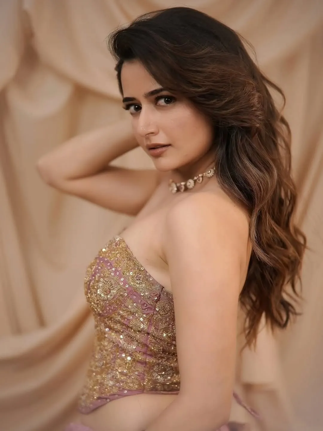 Ashika Ranganath Stuns in Pink Designer Lehenga at SIIMA Awards 2026 (54)