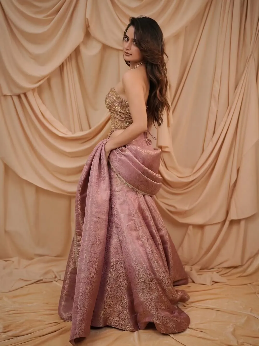 Ashika Ranganath Stuns in Pink Designer Lehenga at SIIMA Awards 2026 (59)