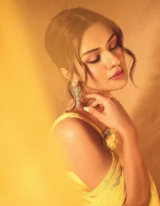 Avneet Kaur Turns Heads in Stunning Yellow Designer Outfit – Latest Photos (1)