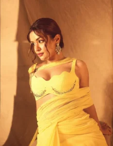 Avneet Kaur Turns Heads in Stunning Yellow Designer Outfit – Latest Photos (11)
