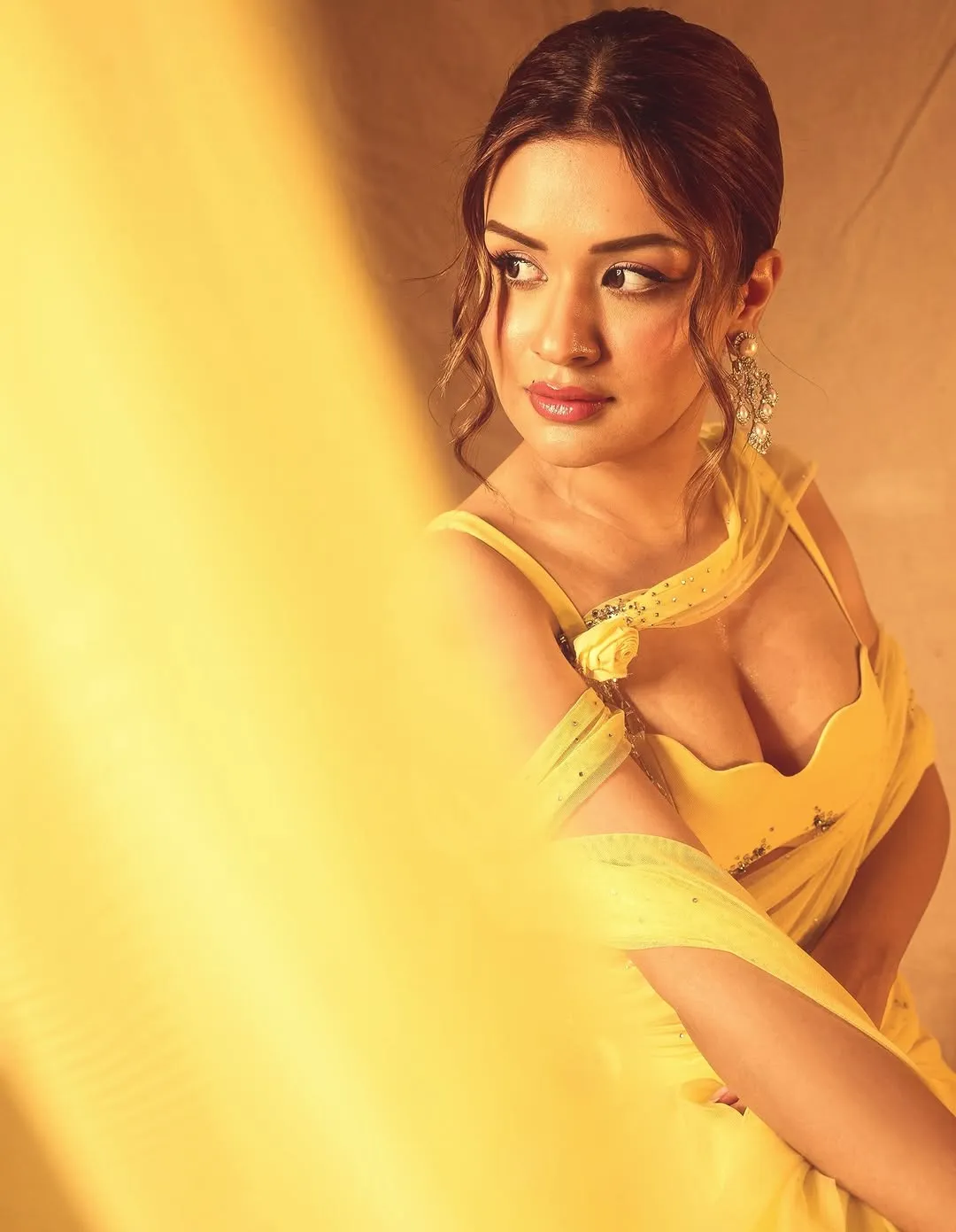 Avneet Kaur Turns Heads in Stunning Yellow Designer Outfit – Latest Photos (14)