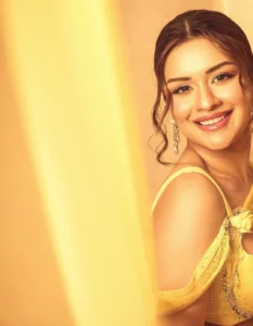 Avneet Kaur Turns Heads in Stunning Yellow Designer Outfit – Latest Photos (16)