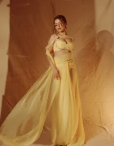 Avneet Kaur Turns Heads in Stunning Yellow Designer Outfit – Latest Photos (4)
