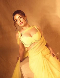 Avneet Kaur Turns Heads in Stunning Yellow Designer Outfit – Latest Photos (6)