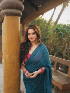Ayesha Khan Looks Graceful in Elegant Blue Saree – Latest HD Photos (1)