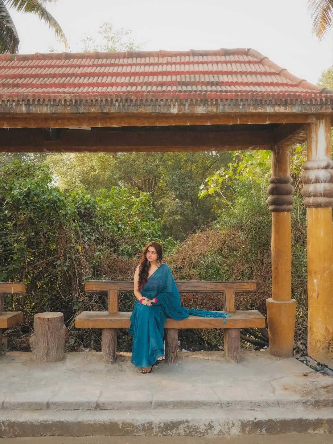 Ayesha Khan Looks Graceful in Elegant Blue Saree – Latest HD Photos (12)