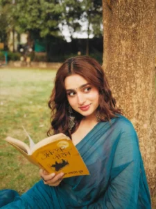 Ayesha Khan Looks Graceful in Elegant Blue Saree – Latest HD Photos (3)
