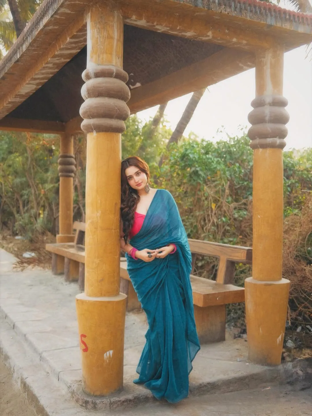 Ayesha Khan Looks Graceful in Elegant Blue Saree – Latest HD Photos (4)