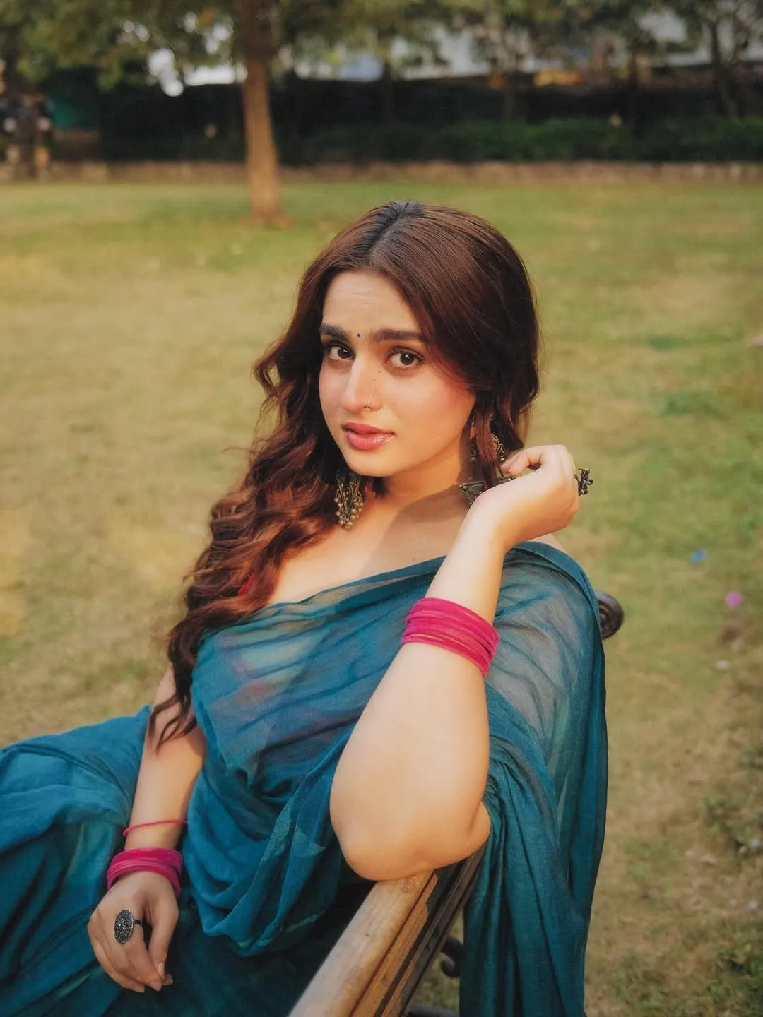 Ayesha Khan Looks Graceful in Elegant Blue Saree – Latest HD Photos (7)