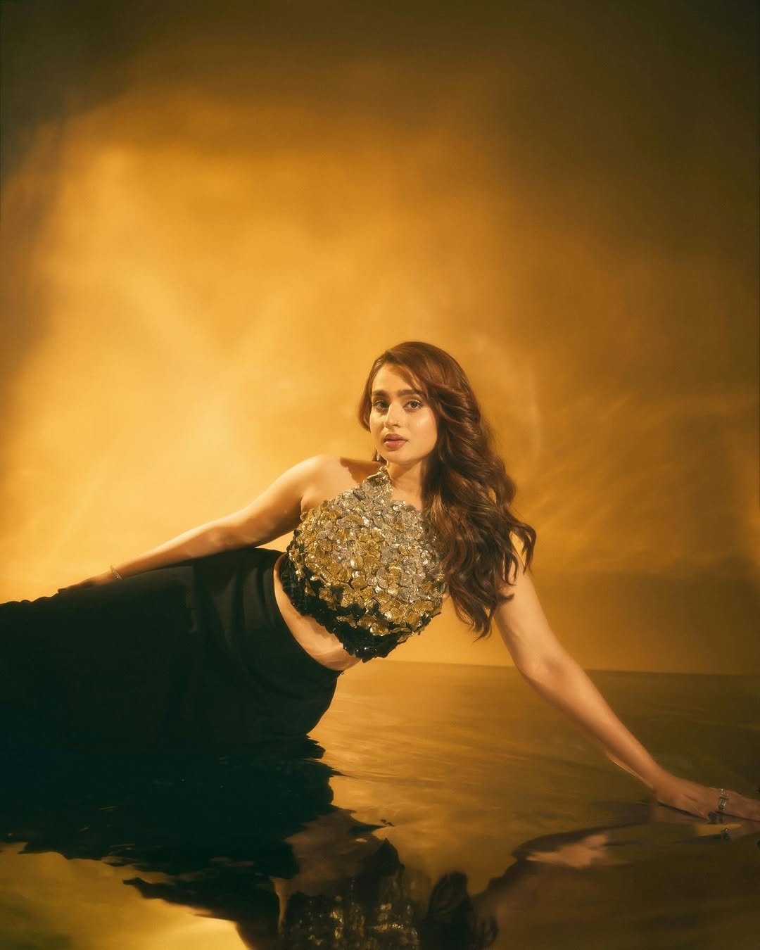 Ayesha Khan Turns Heads in Black and Gold Designer Gown Photos (2)