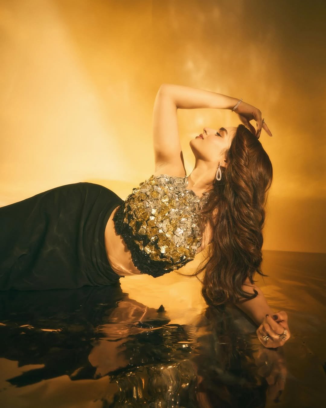 Ayesha Khan Turns Heads in Black and Gold Designer Gown Photos (6)