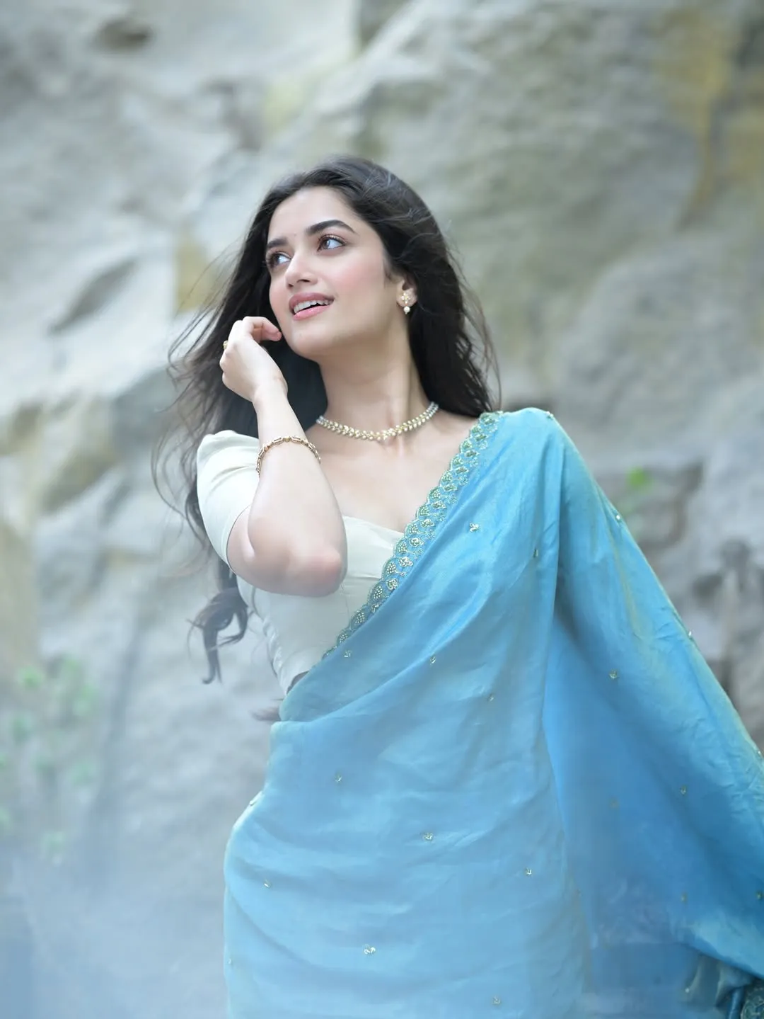 Bhagyashri Borse Looks Ethereal in Sky Blue Saree – Latest Photos (1)