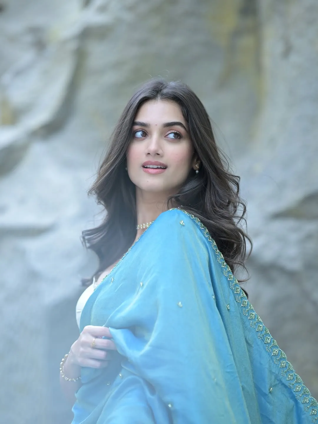 Bhagyashri Borse Looks Ethereal in Sky Blue Saree – Latest Photos (4)