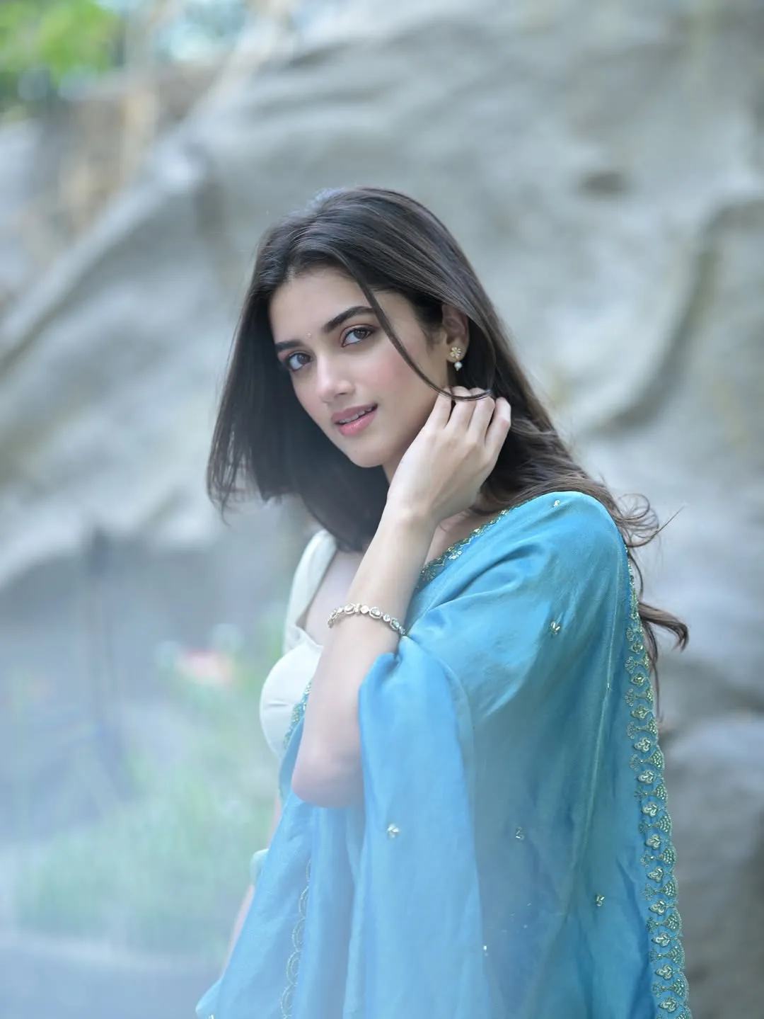 Bhagyashri Borse Looks Ethereal in Sky Blue Saree – Latest Photos (5)