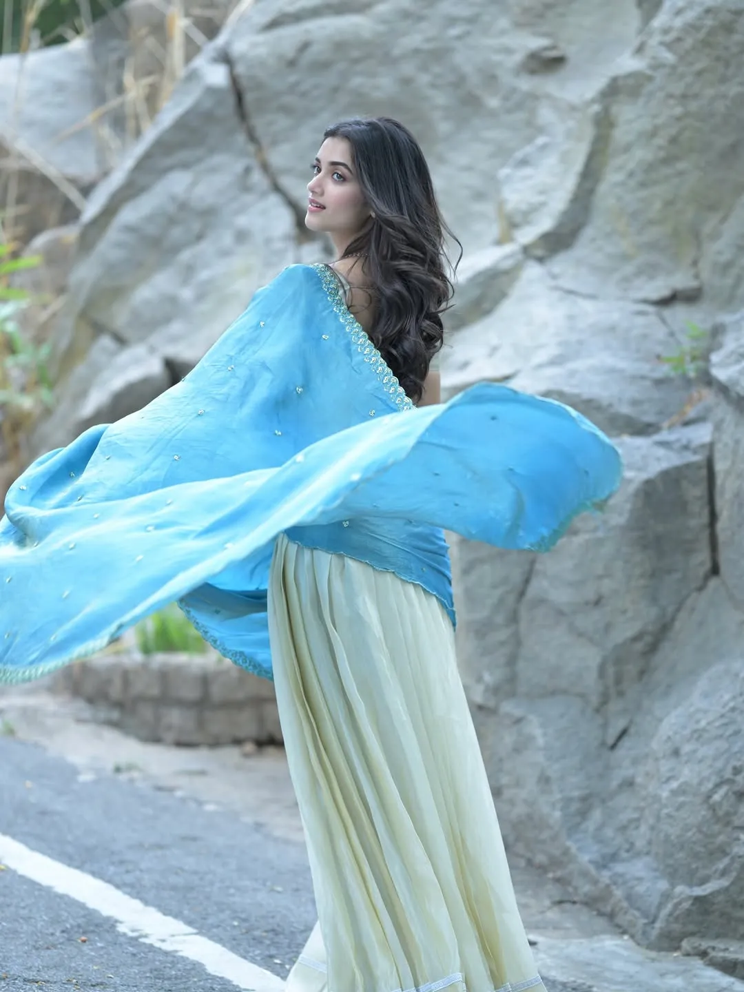 Bhagyashri Borse Looks Ethereal in Sky Blue Saree – Latest Photos (7)