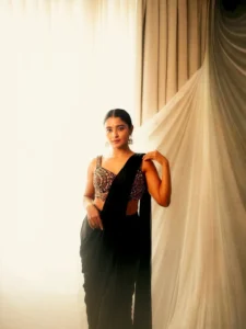 Chaithra J Achar Stuns in Elegant Black Saree – Latest Photos (2)