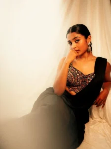 Chaithra J Achar Stuns in Elegant Black Saree – Latest Photos (3)