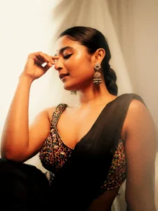 Chaithra J Achar Stuns in Elegant Black Saree – Latest Photos (5)
